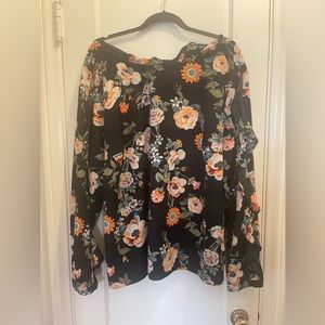 Ava and Viv Floral ruffled sleeve blouse